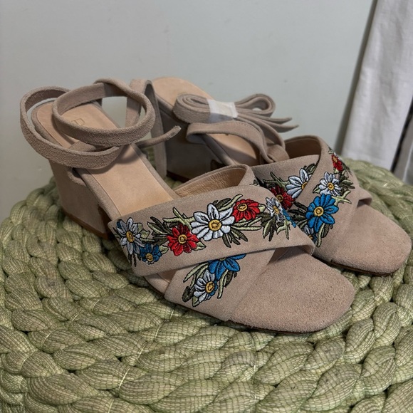 Anthropologie Raye Tan Suede Embroidered Floral Lace Up Heeled Sandals NWOB - Picture 7 of 14